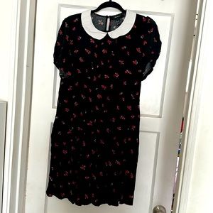 Forever 21 black dress with tiny roses. Peter Pan collar. Size 1X.